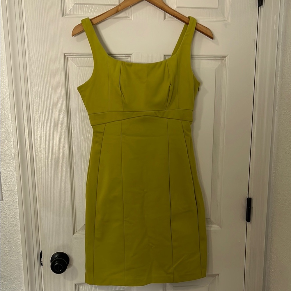 Elegant Green Sleeveless Dress